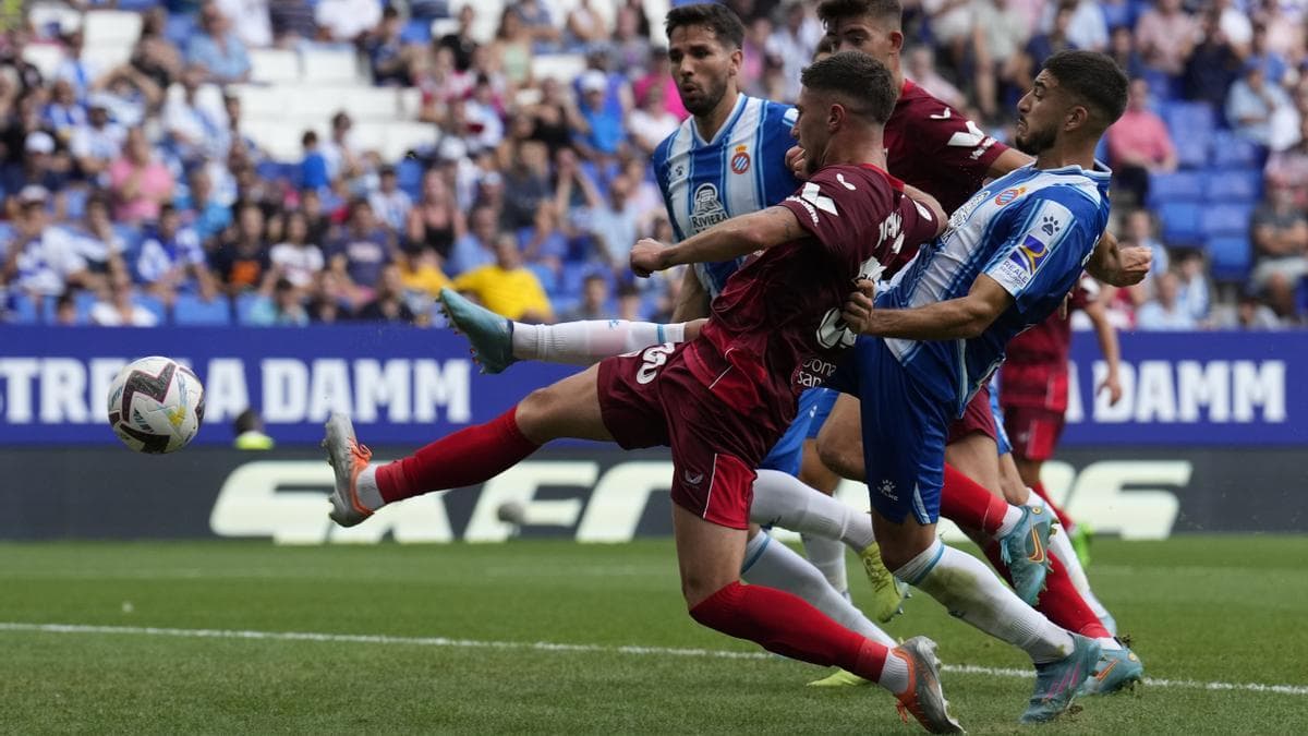 "La Liga" e nis xhiron e 10-të me ndeshjen Espanyol - Sevilla