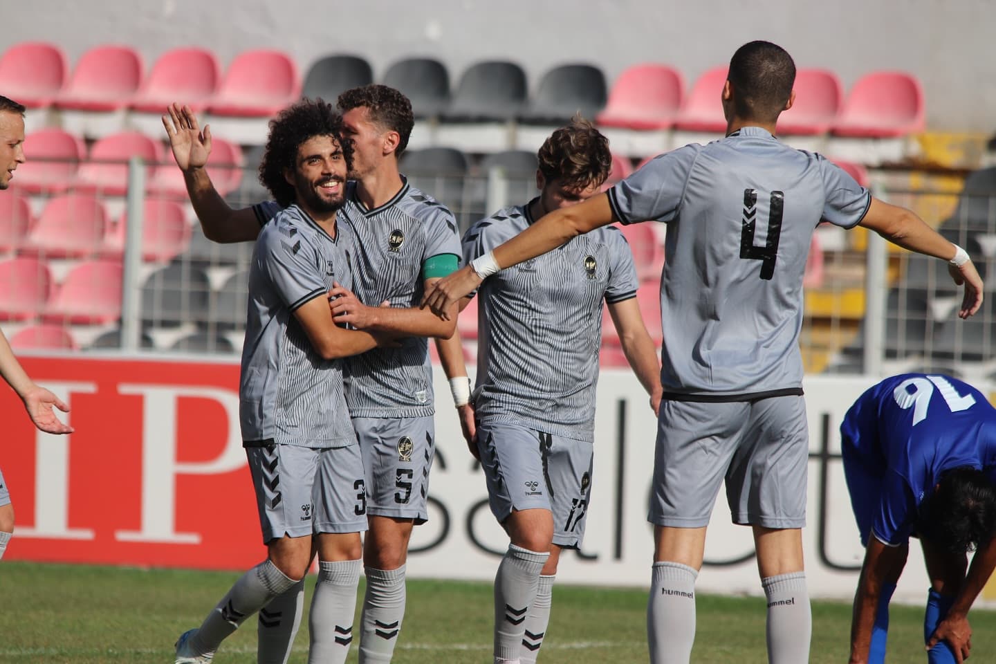 Kupa e Shqipërisë, Flamurtari "torturon" Devollin, e mposht 15 me 1
