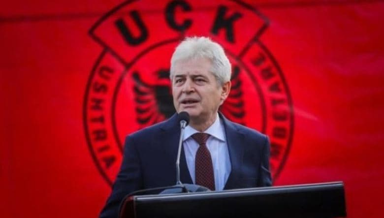 Ali Ahmeti, Kurtit për gjuhën shqipe në RMV: Kërko falje për këtë ofendim e poshtërim