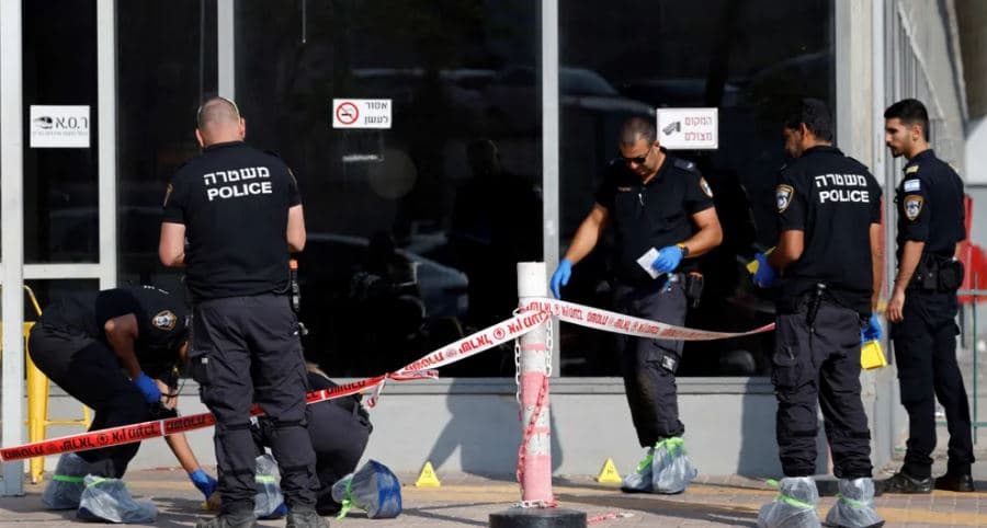 Një grua u vra dhe 10 të tjerë u plagosën nga të shtënat ‘terroriste’ në Izrael
