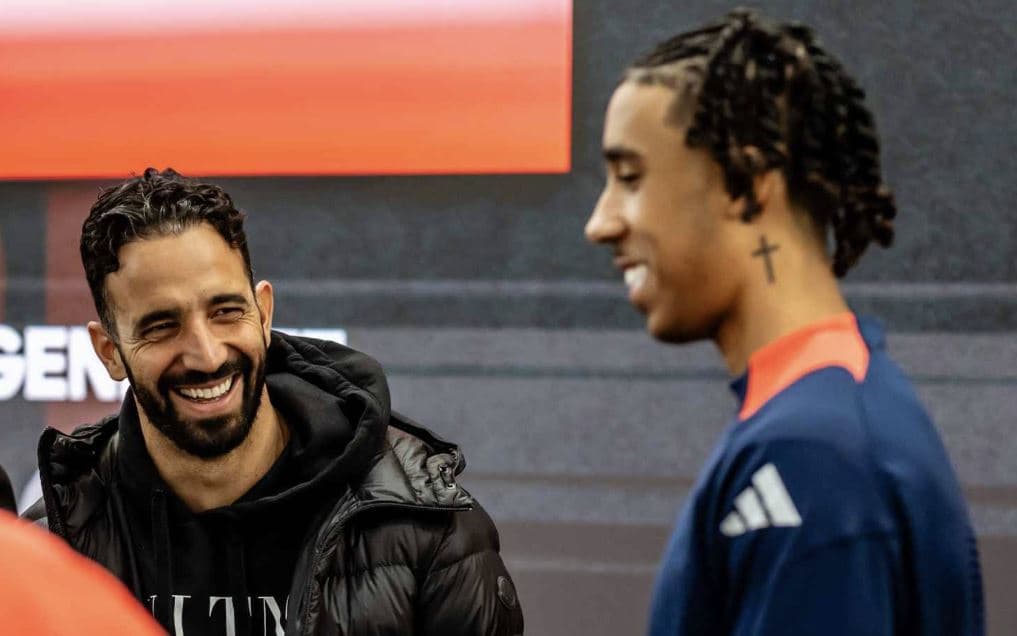 Amorimi takohet me futbollistët e Unitedit