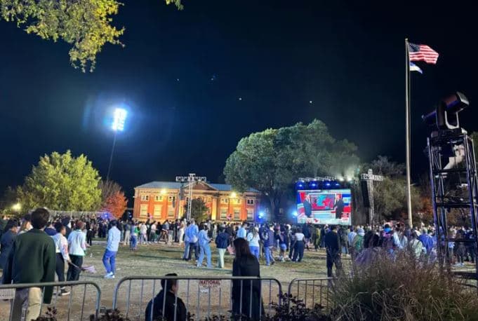 Mbështetësit e Harrisit largohen të zhgënjyer nga festa, ajo nuk mban fjalim fare