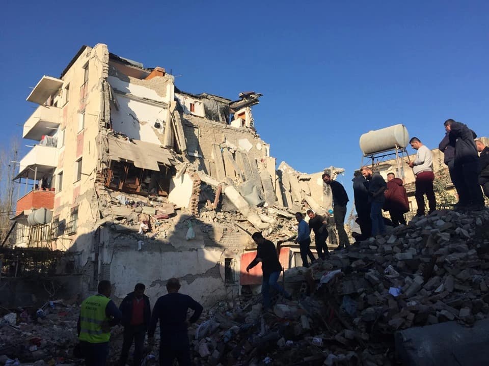 Pesë vjet nga tërmeti në Shqipëri, rrëfimi rrëqethës nga ajo që përjetoi gazetari Enis Reçica
