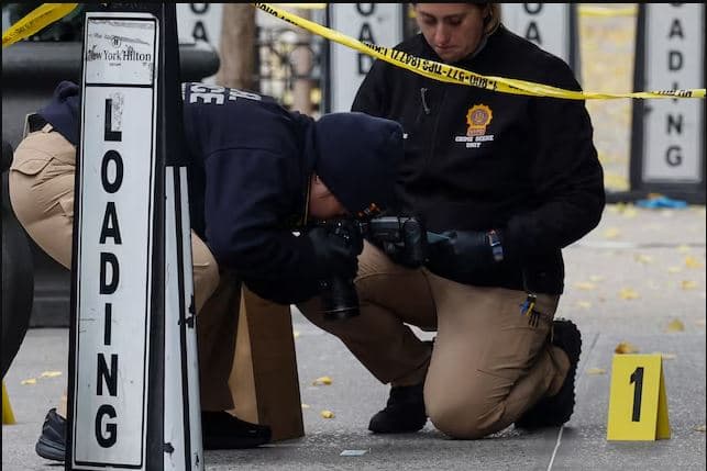 Policia e New York-ut e vazhdon kërkimin e të dyshuarit për vrasjen e shefit të "UnitedHealth"