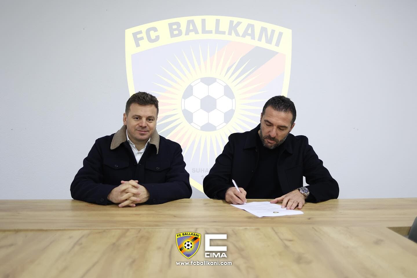 Ballkani bëhet me trajner të ri