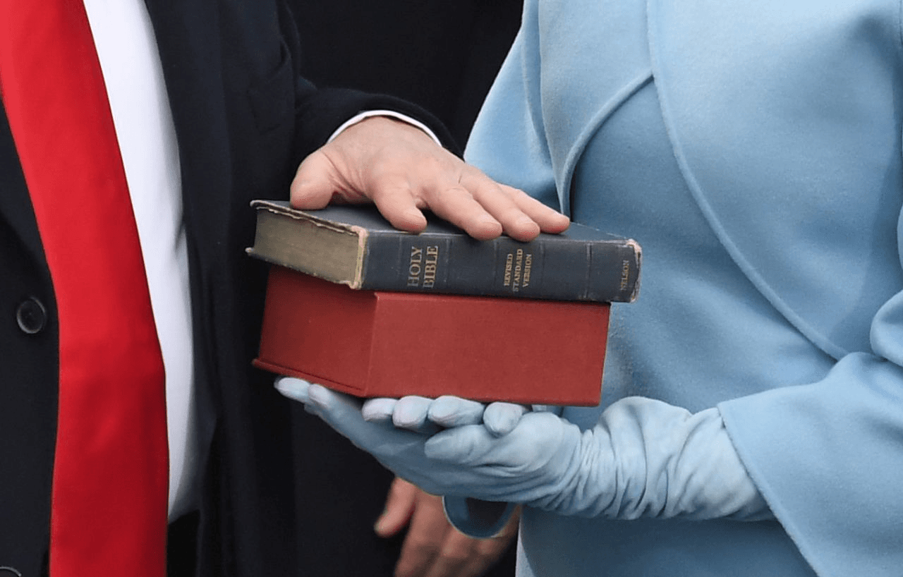 Trumpi do të betohet në Biblën ku u betua Lincolni