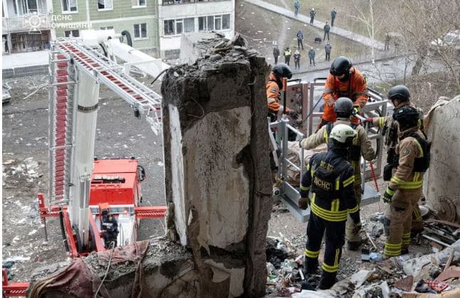 Droni rus godet një bllok apartamentesh në Ukrainë, katër të vdekur