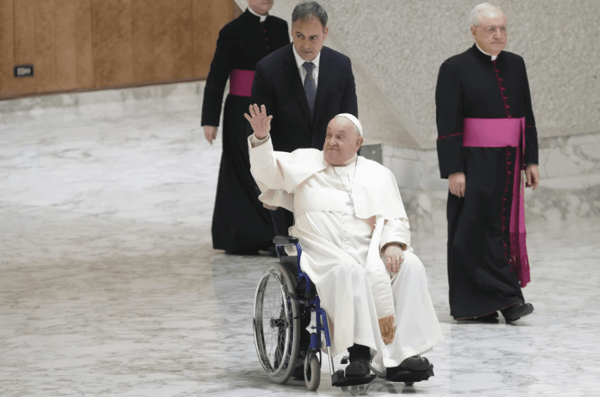 Ceremonia vjetore e fundit të festave, Papa Françesku pagëzon 21 foshnja
