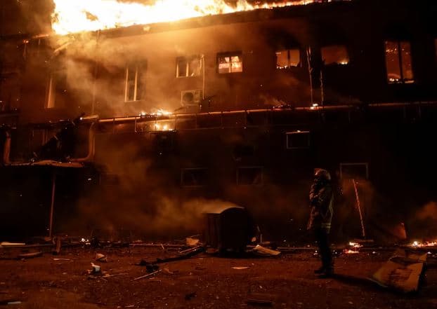 Sulmet ajrore ruse plagosën disa njerëz në Kharkiv, thonë zyrtarët ukrainas