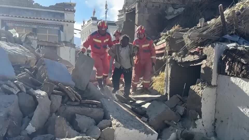 Zgjerohet kërkimi për të mbijetuarit e tërmetit në Tibet