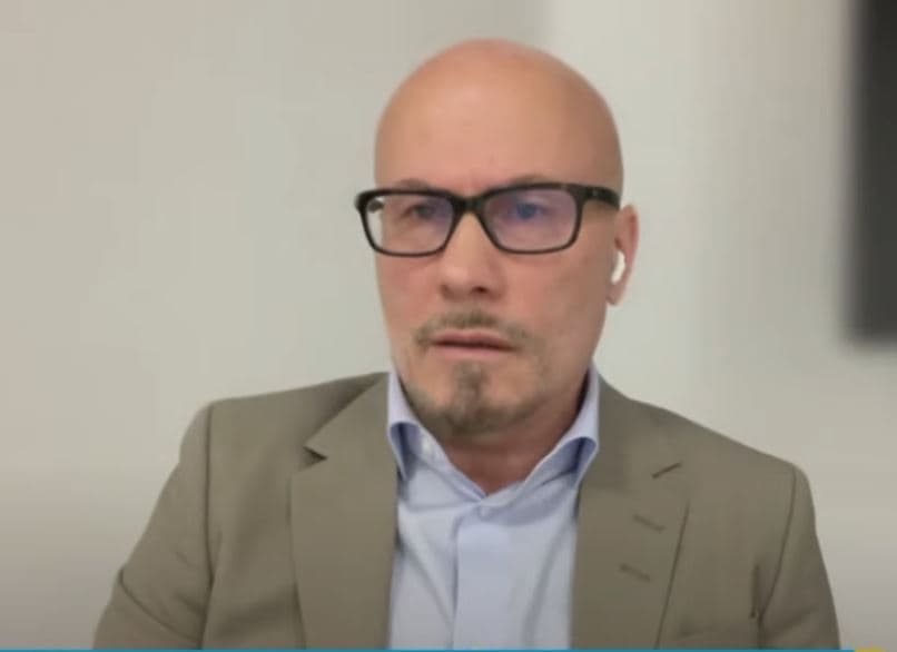 Nëse tensionet e brendshme rriten, Vuçiqit s'i mbetet rrugë tjetër përveç kërkimit të azilit (VIDEO)