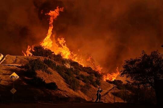 Shkon në 16 numri i viktimave nga zjarret në Los Anxhelos