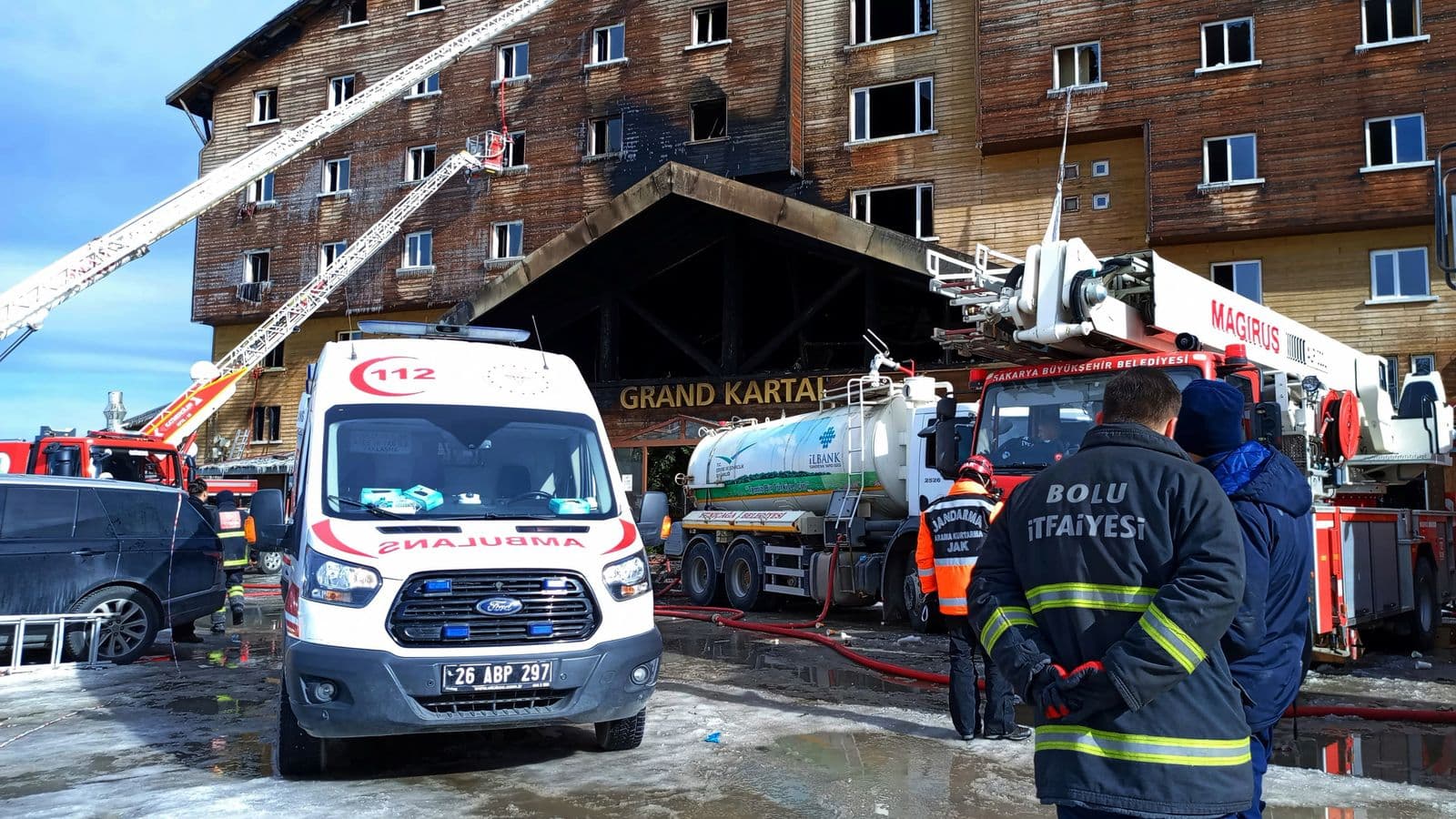 Shkon në 66 numri i të vdekurve nga zjarri në resortin dimëror në Turqi