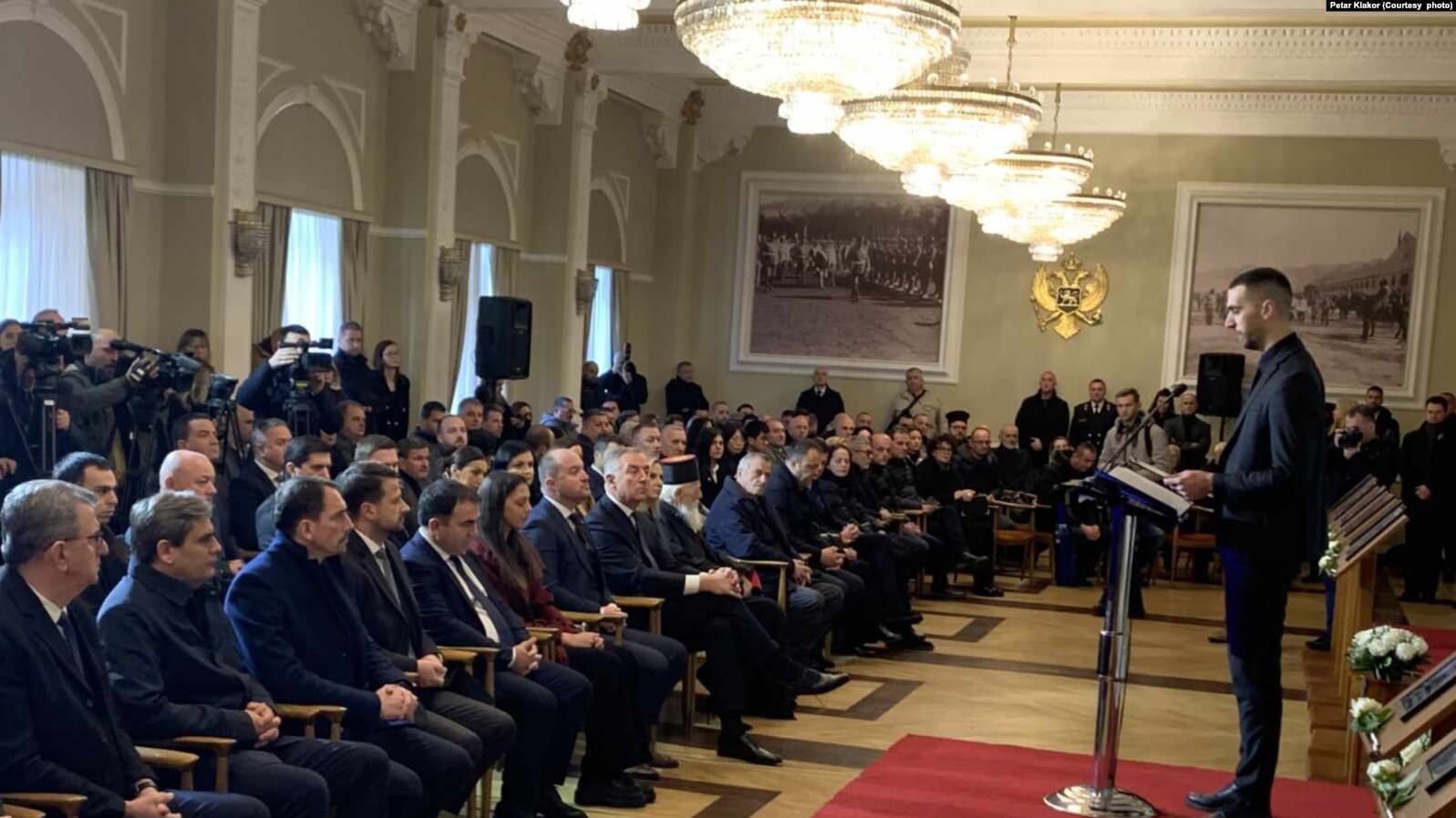Mal i Zi: Homazhe për 12 viktimat e sulmit me armë ditën e Vitit të Ri