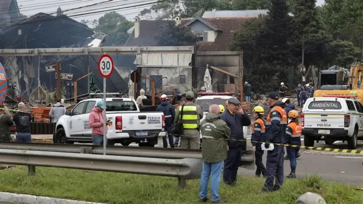 Aeroplani përplaset me automjete në Sao Paulo, raportohet për dy të vdekur