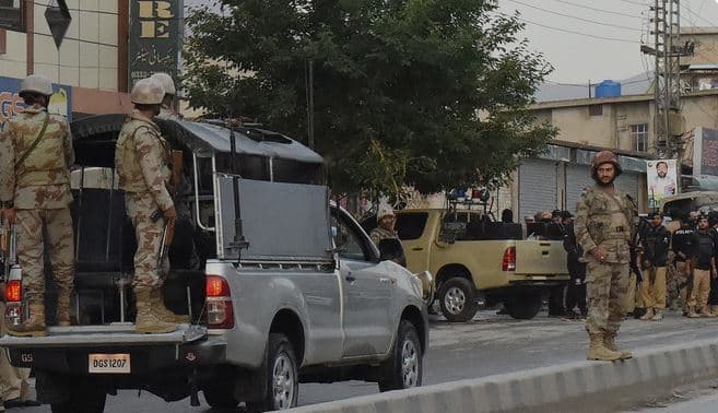 18 trupa paraushtarakë u vranë nga militantët në jugperëndim të Pakistanit