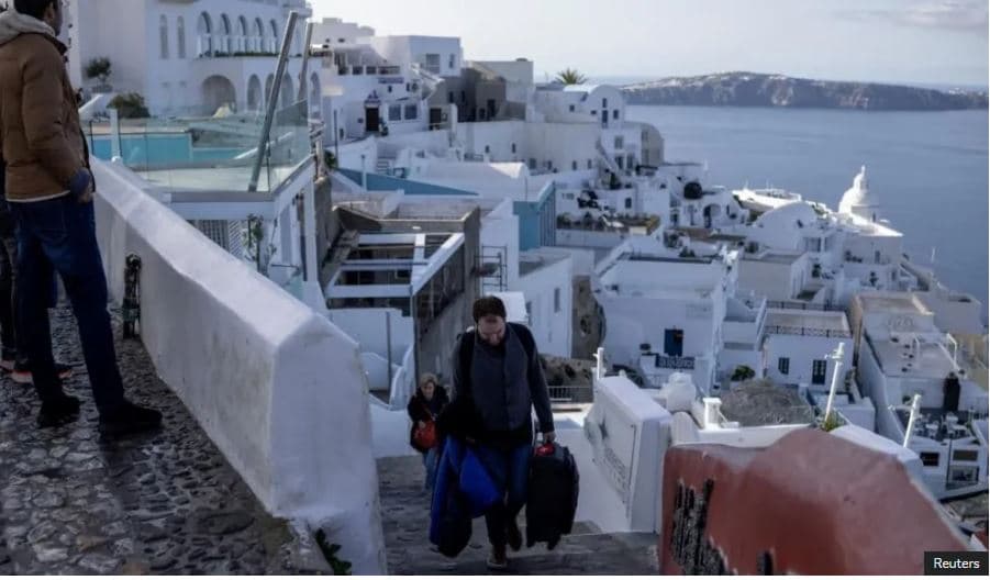 Mijëra njerëz evakuohen nga Santorini për shkak të frikës nga tërmeti