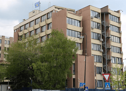 Prokuroria për serbin e dyshuar për krime lufte në Gjakovë: Gjendet nën masë arresti dhe ndalimi për 48 orë