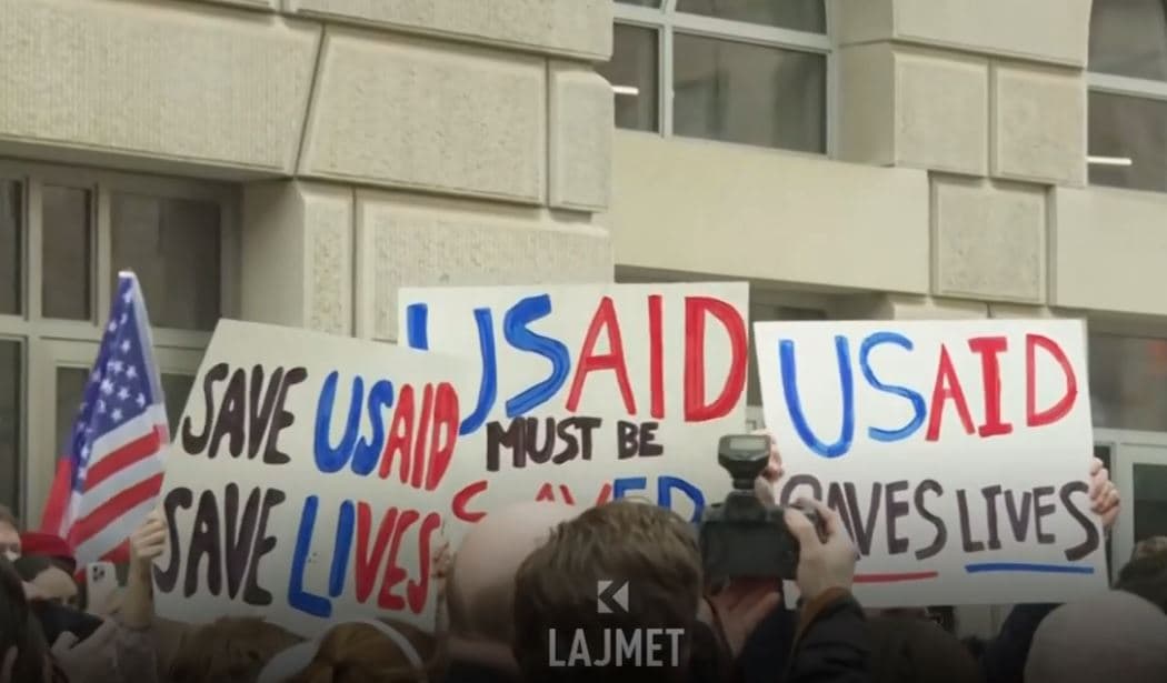Protesta në Uashington - Mbyllet USAID, dëbohen punëtorët (VIDEO)
