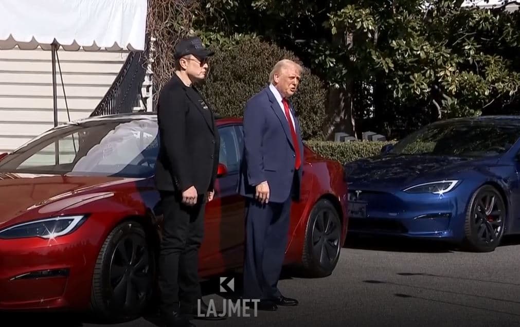 Blerja e Teslas - Trump nuk ka të drejtë të vozisë (VIDEO)