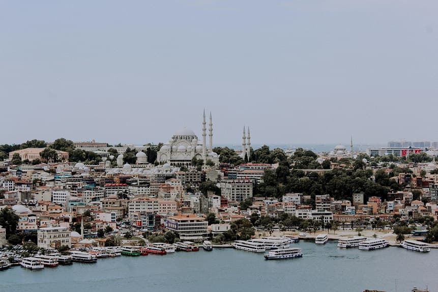 Pamje dramatike nga Stambolli, qytetarët në panik pas tërmetit të fuqishëm