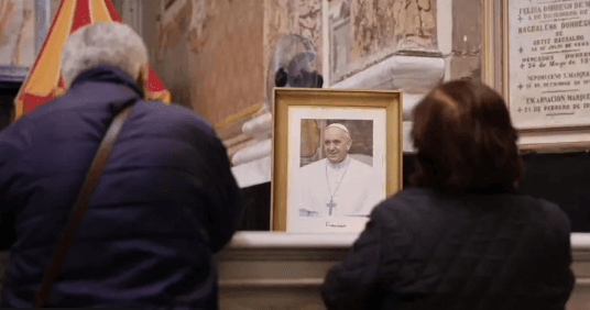 Papa Françesku dëshiroi varr të thjeshtë, shpenzimet të paguara nga një bamirës