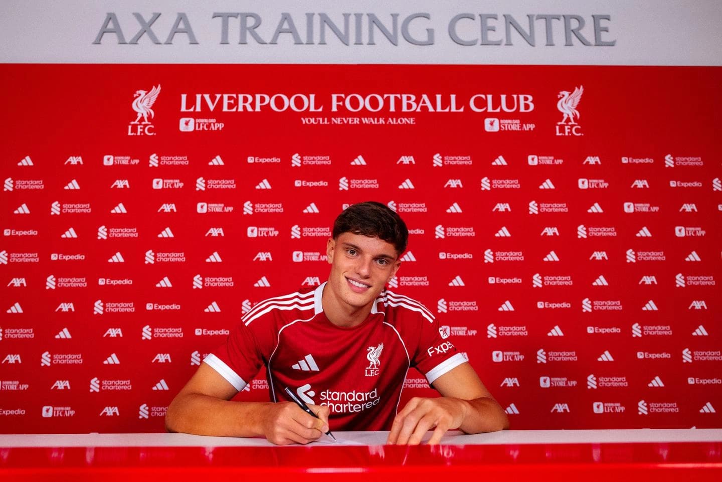 Liverpooli e transferon mbrojtësin 18-vjeçar nga Parma