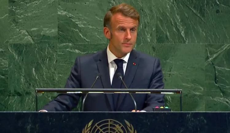Franca njeh zyrtarisht shtetin palestinez