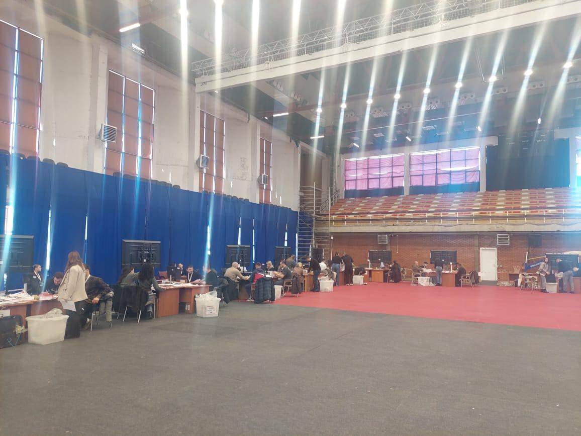 Kandidatët e Vetëvendosjes prijnë në numërimin e votave për deputetë
