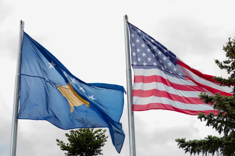 Ambasada e ShBA-së uron Kosovën për Vitin e Ri 2026 (VIDEO)