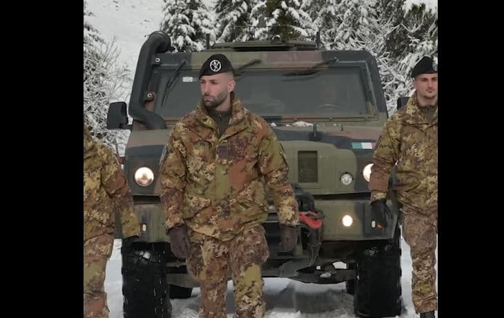“Përmes profesionalizmit ata kontribuojnë në stabilitetin rajonal", ushtarët italianë me patrullime nëpër Kosovë