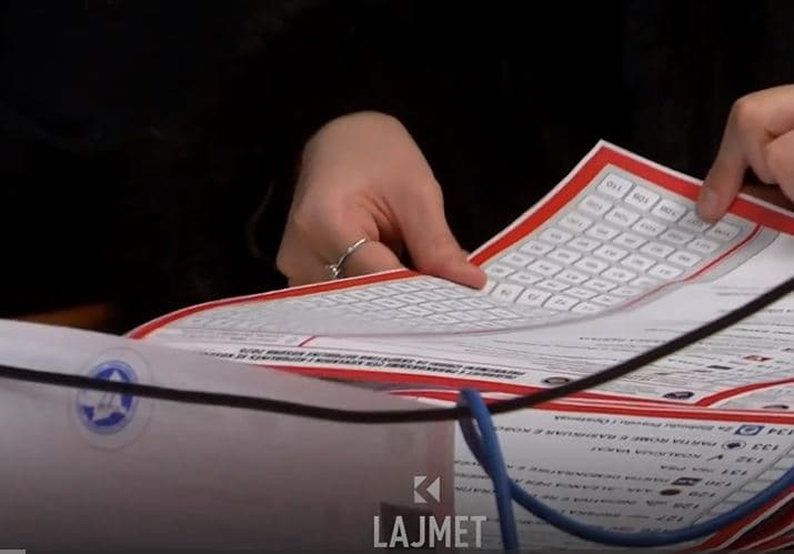 Ndodh “çudia” gjatë rinumërimit në QNR, kandidatëve iu “humbin” votat (VIDEO)