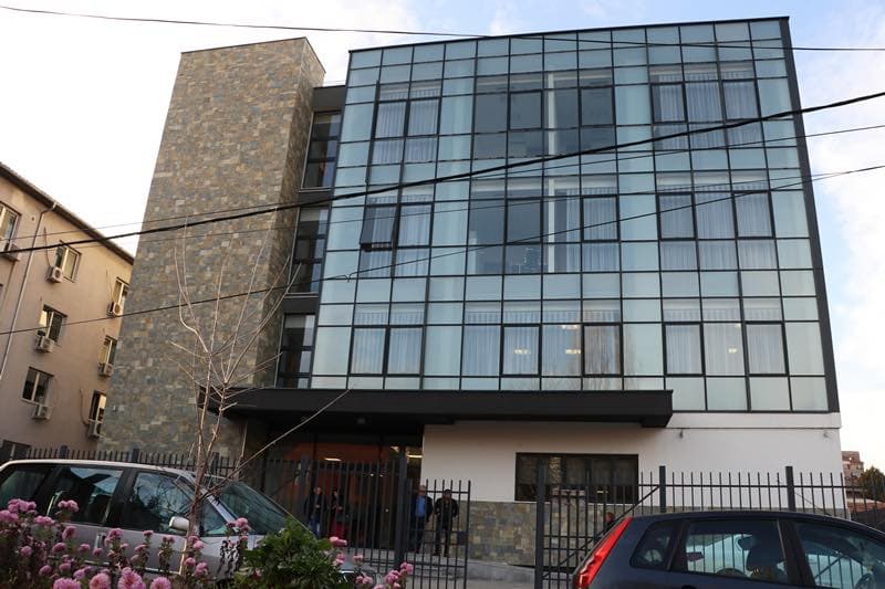 Jo veç Zveçani, edhe Komuna e Mitrovicës së Veriut largon nga puna shqiptarët (VIDEO)
