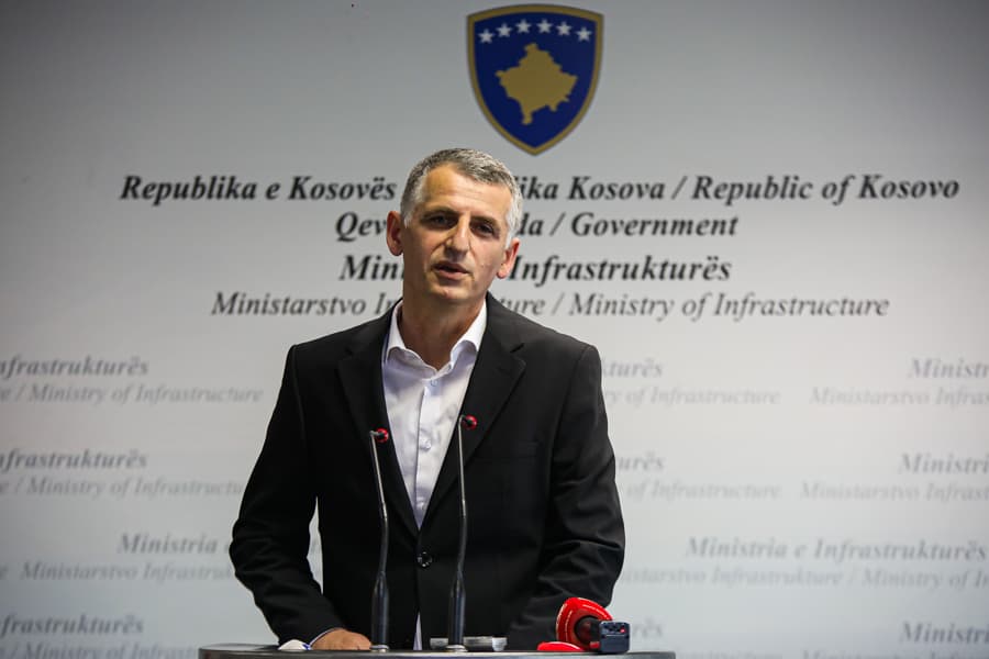 Durmishi njofton për gjendjen e rrugëve pas reshjeve të shiut dhe borës