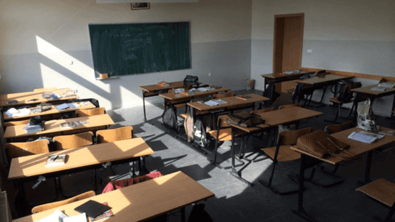 Dy profesorë rrihen brenda shkollës në Ferizaj