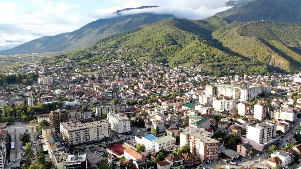Peja e ka nisur keq vitin, dhunë në familje e festë në terr (VIDEO)