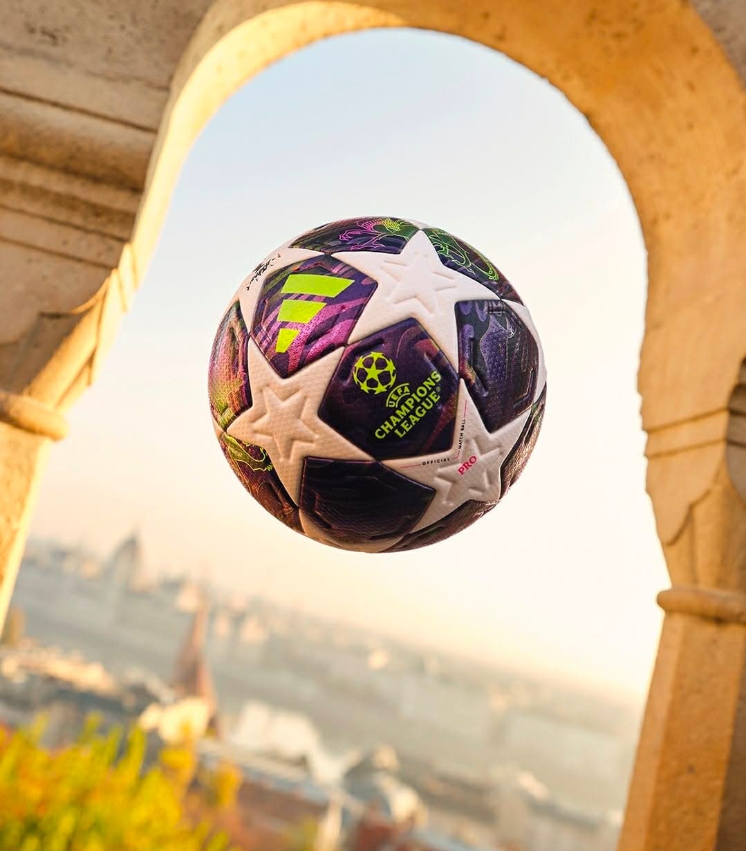 Adidas prezanton topin zyrtar të finales së Champions League në Budapest