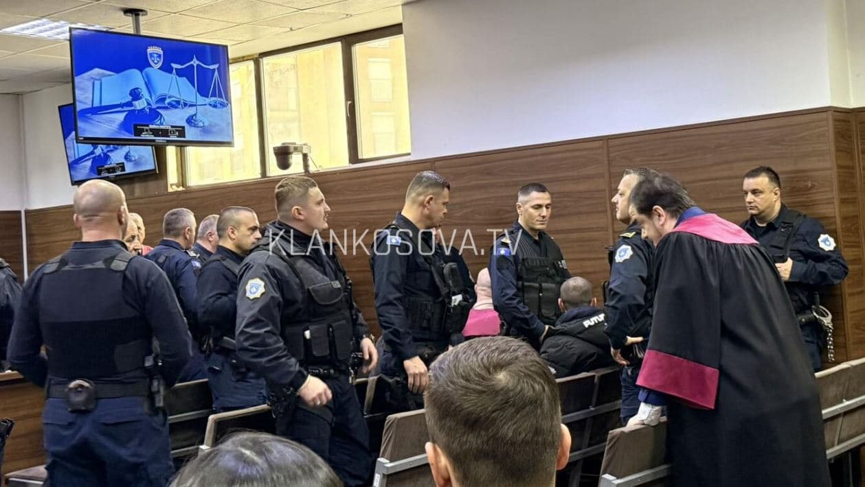 Nën masa të rrepta sigurie, arrijnë në gjykatë të dyshuarit për vrasjen e policit Lika