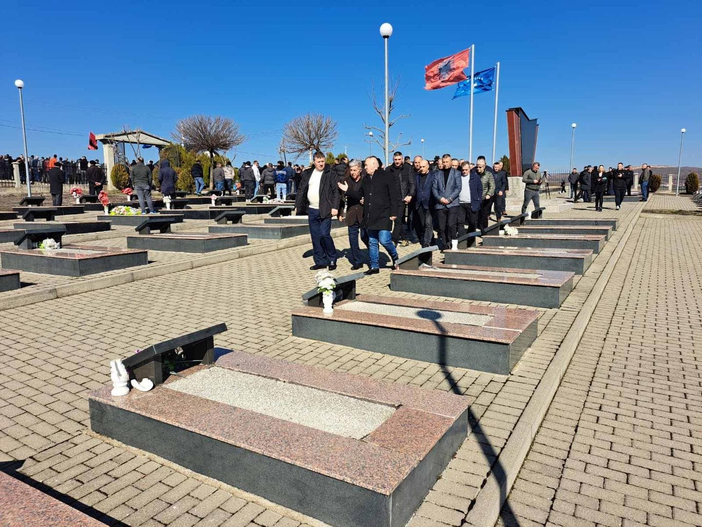 OVL-UÇK bën homazhe në 28-vjetorin e masakrave në Likoshan e Çirez