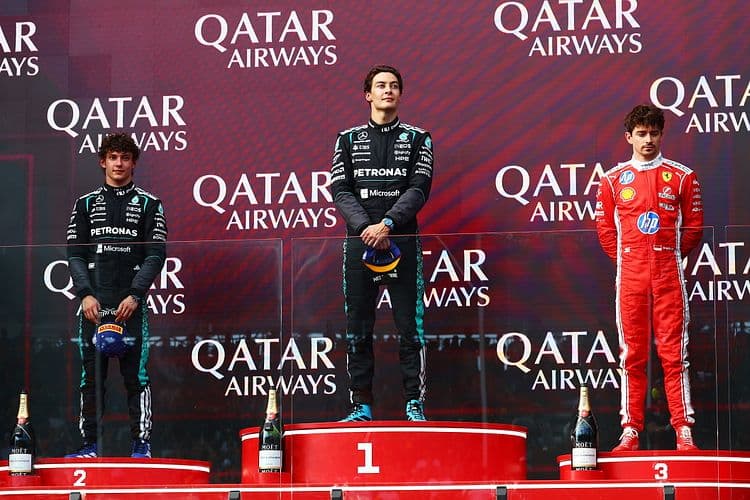 Mercedesi dominues në garën e parë të F1 në Australi
