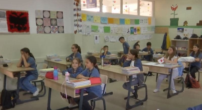 Në kuadër të Epopesë së UÇK-së, ora e parë mësimore sot i kushtohet luftës çlirimtare