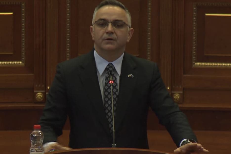 "Tortura më e madhe për qytetarët", Tahiri kritikon Qeverinë për vonesat në rrugën Prishtinë–Klinë