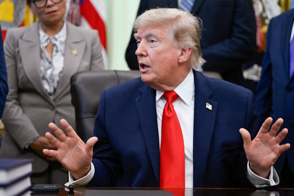 Trump: Ngushtica e Hormuzit "është hapur pjesërisht" dhe do të hapet plotësisht të premten