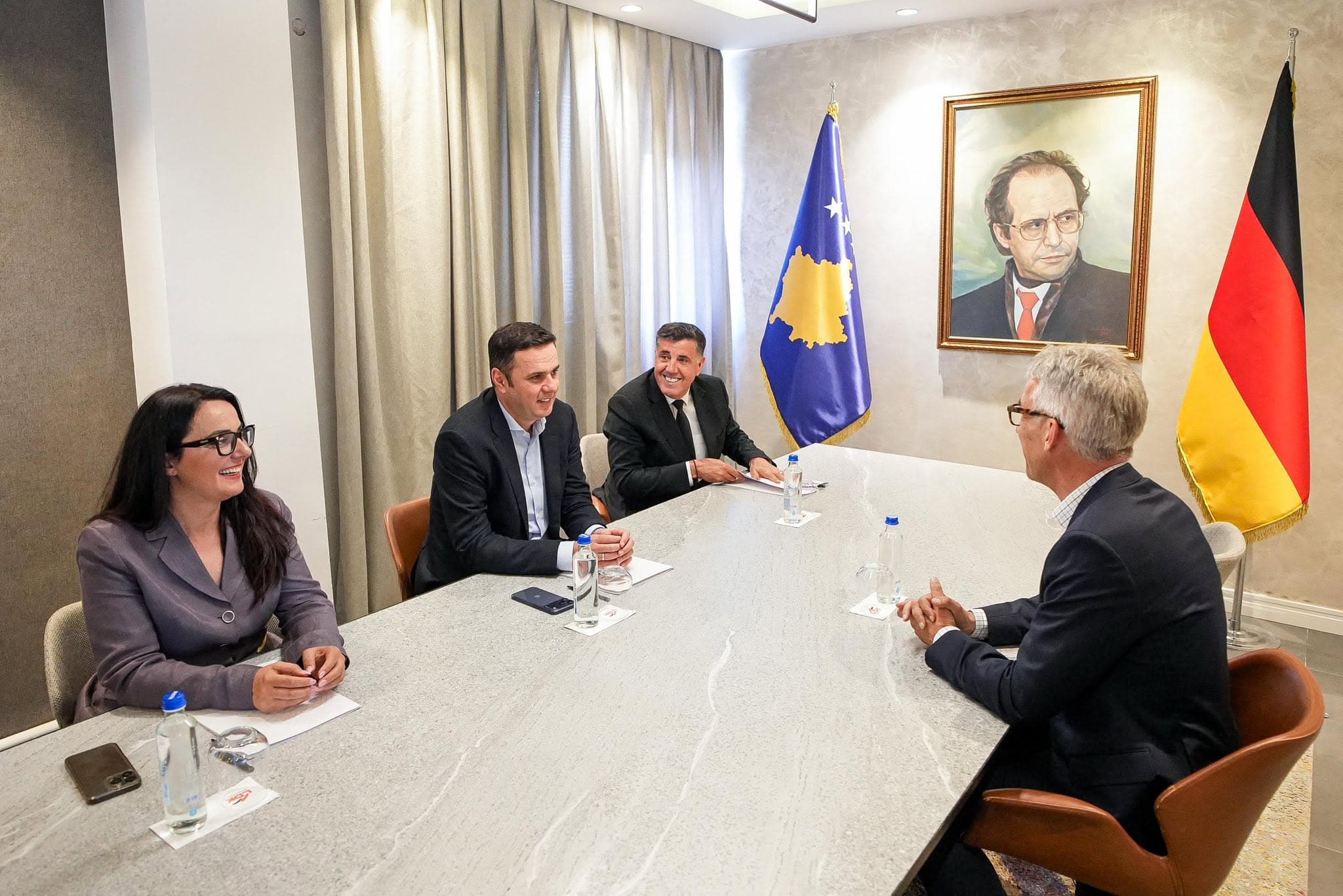 Abdixhiku pret ambasadorin gjerman: Vendi ka nevojë për stabilitet politik dhe institucional