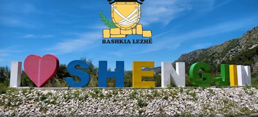 Rama ndan pamjet: Plazhet publike të Shëngjinit, çdo ditë më të pastra (VIDEO)