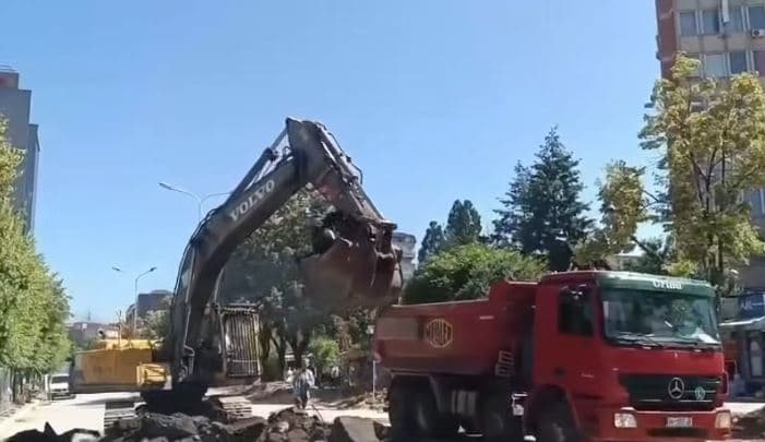 Përparim Rama: Nis heqja e asfaltit në pjesën e mbetur të sheshit “Xhorxh Bush”