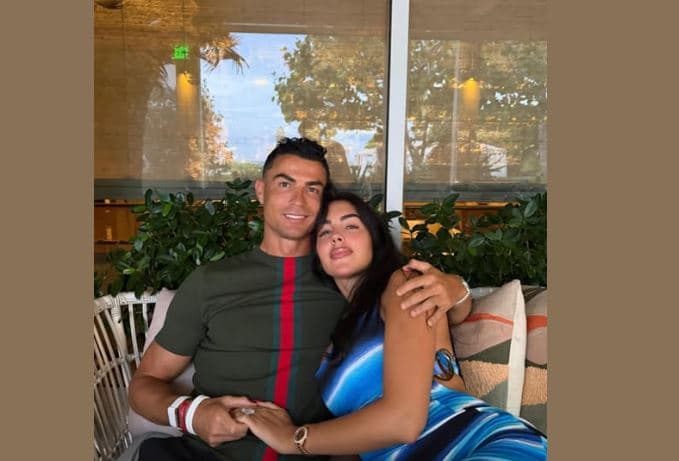 Cristiano Ronaldo publikon fotografi me Georginën, ndërsa vëmendja mbetet te Kampionati Botëror