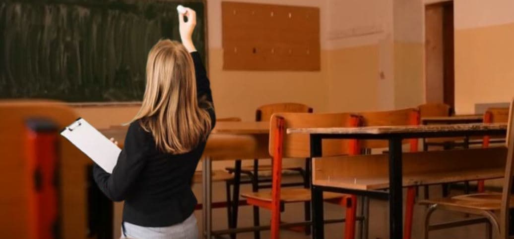 Pushimi i lehonisë së një mësueseje në Vushtrri, ‘sebep’ që zëvendësuesja të punësohet pa konkurs
