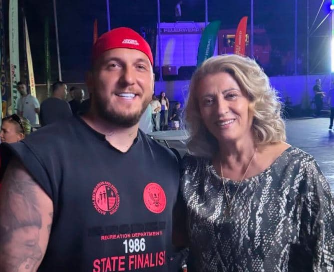 Mozzik krah Shkurte Fejzës, i kushton fjalë të mëdha ikonës së muzikës shqiptare