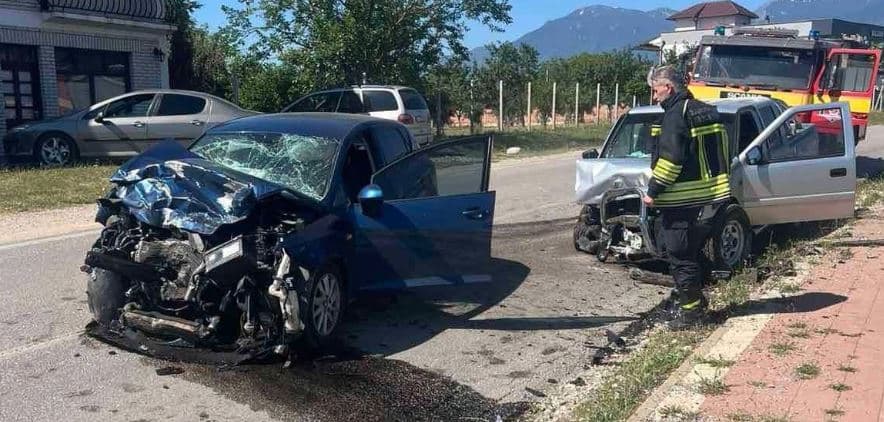 Aksident në Ozdrim të Pejës, dy persona mbesin të lënduar